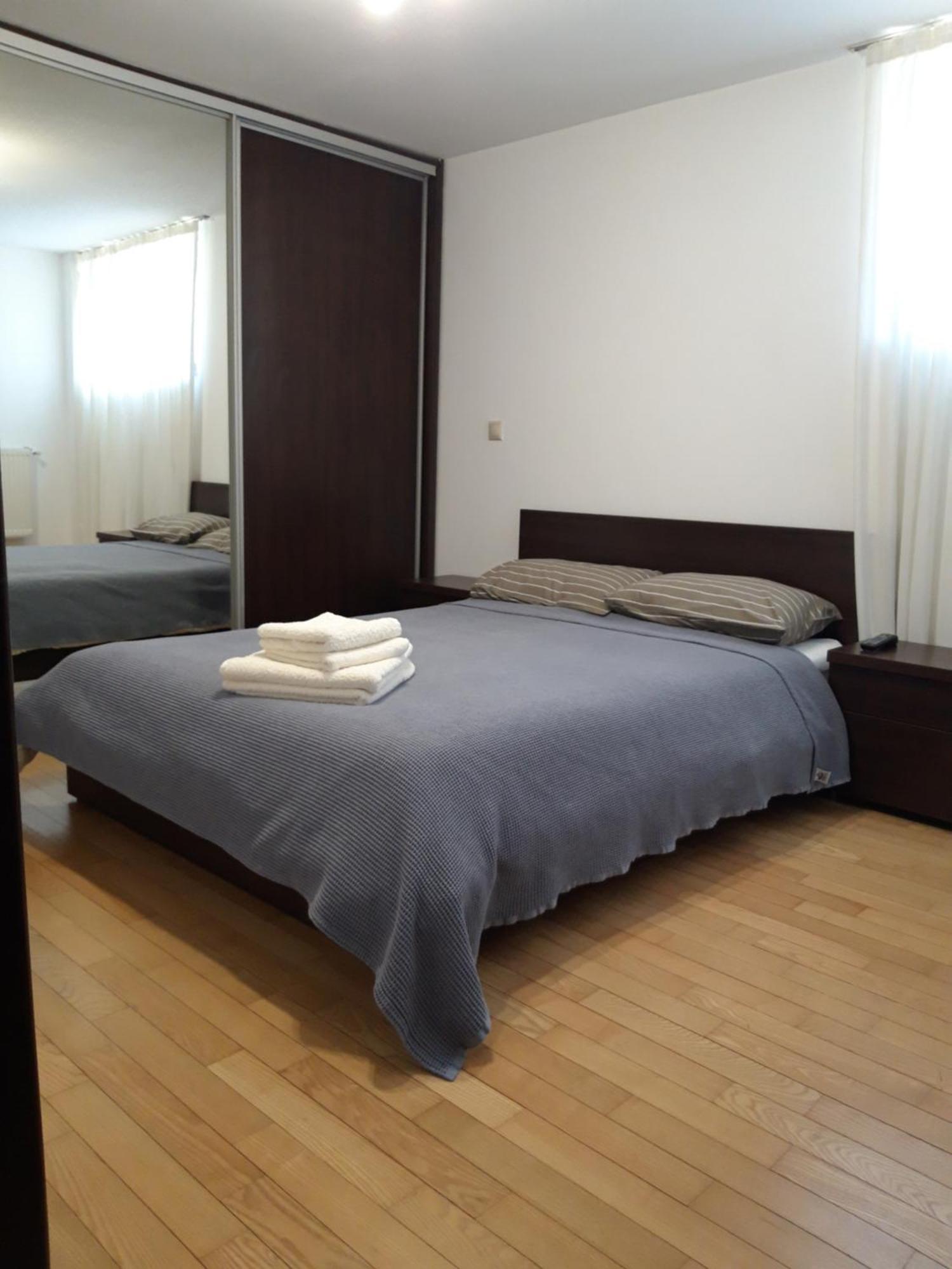 Papas Apartments Bucurestii Noi Zimmer foto